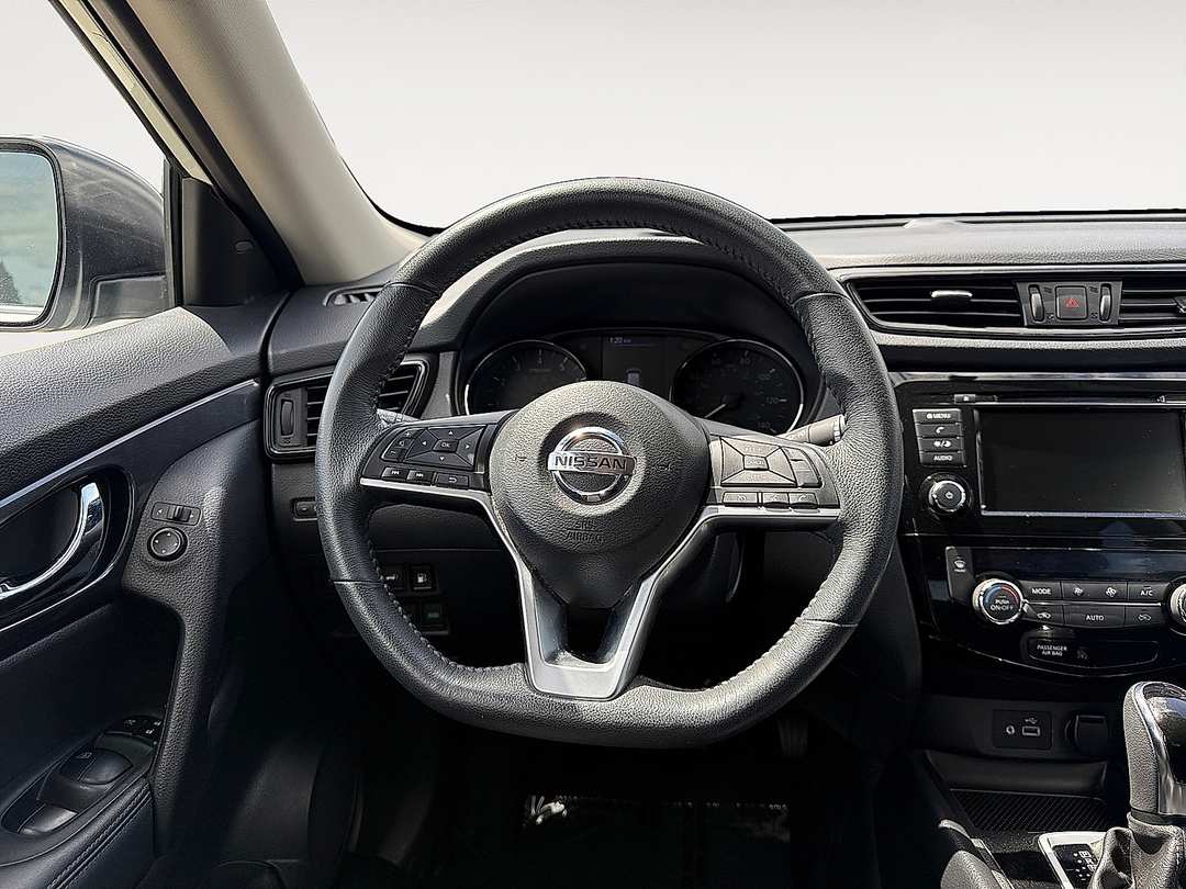 2018 Nissan Rogue SV - Photo 11
