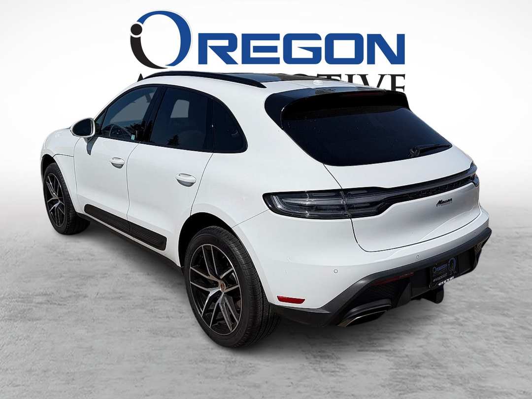 2025 Porsche Macan - Image 3
