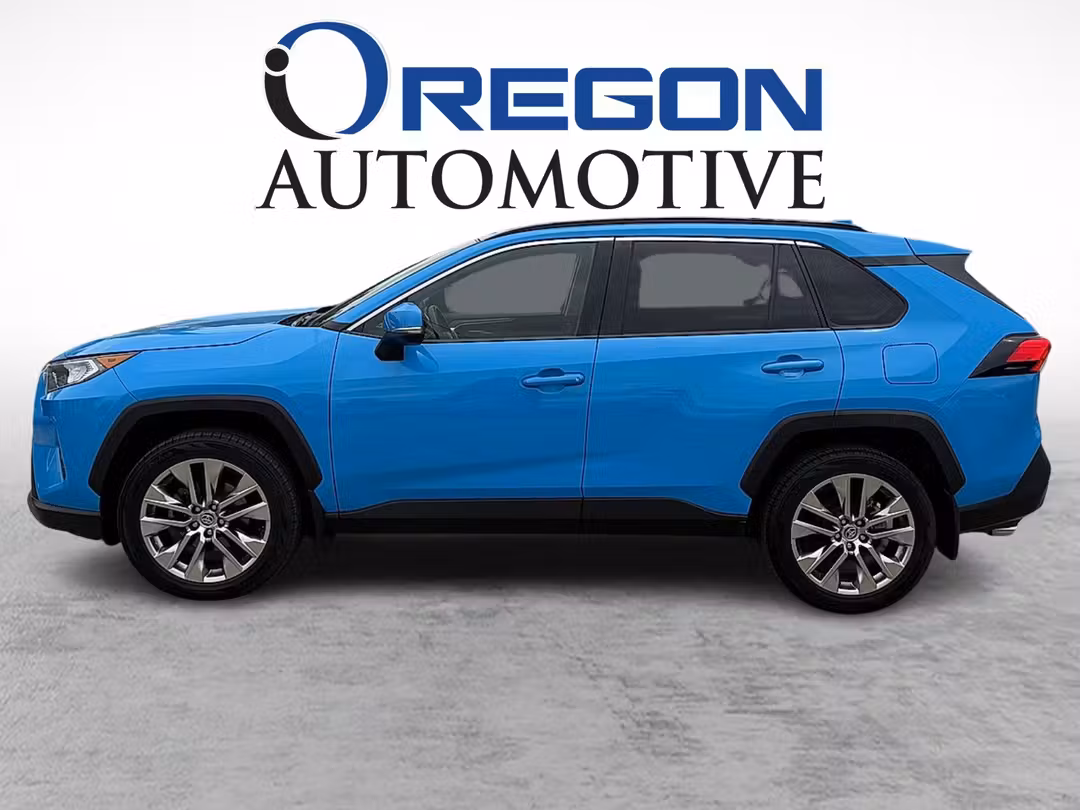 2021 Toyota Rav4 XLE PREMIUM - Image 2