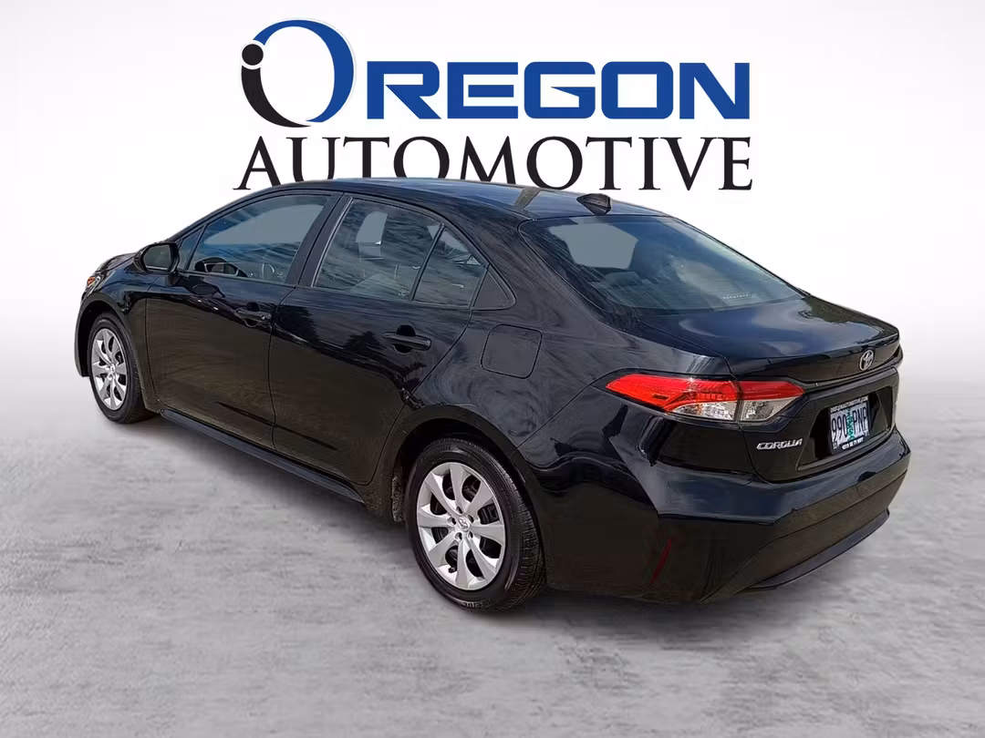 2021 Toyota Corolla LE - Image 3