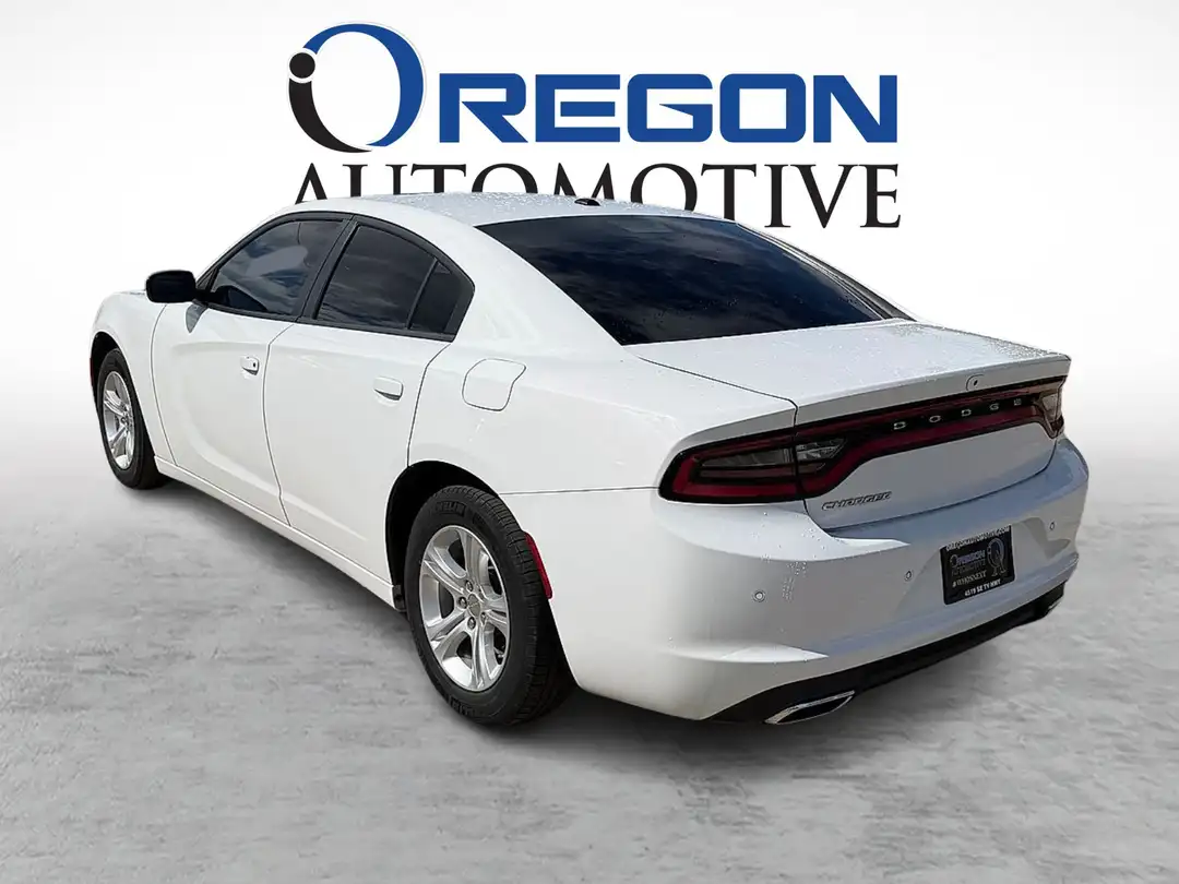2022 Dodge Charger SXT - Image 3