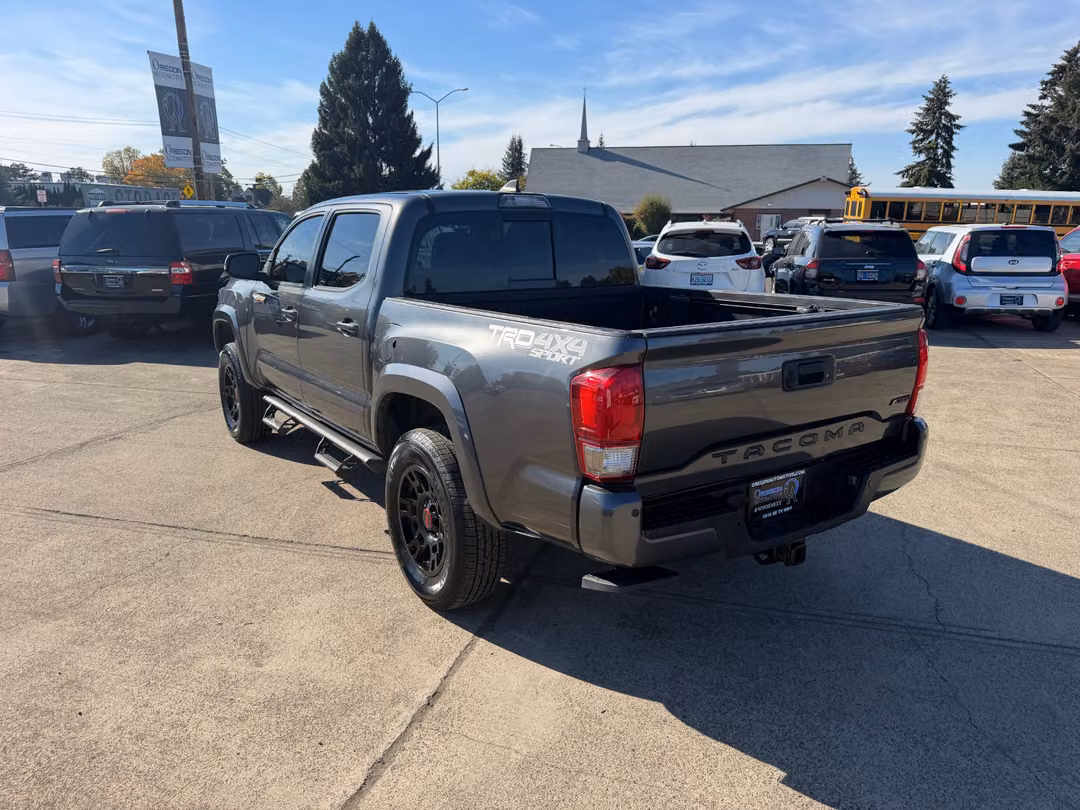 2017 Toyota Tacoma Double TRD SPORT 5 FT - Image 3