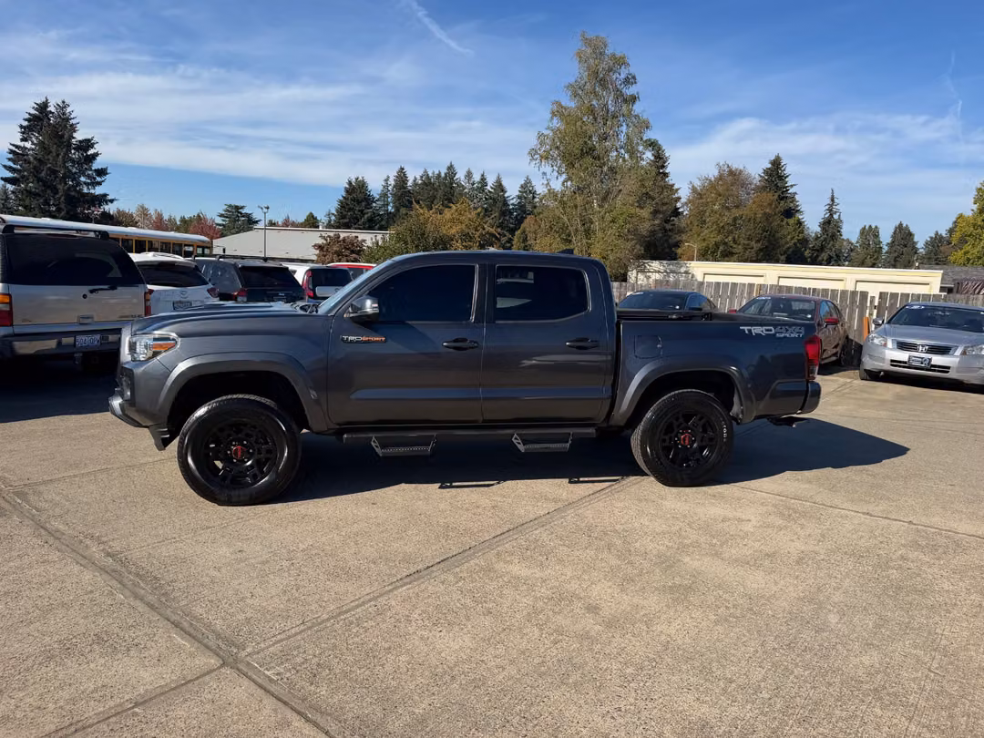 2017 Toyota Tacoma Double TRD SPORT 5 FT - Image 2
