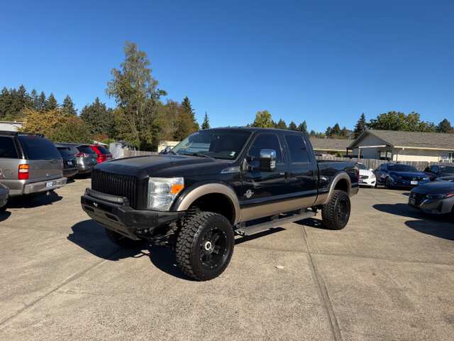 2013 Ford F250 Super Duty Crew LARIAT 6 3/4 FT