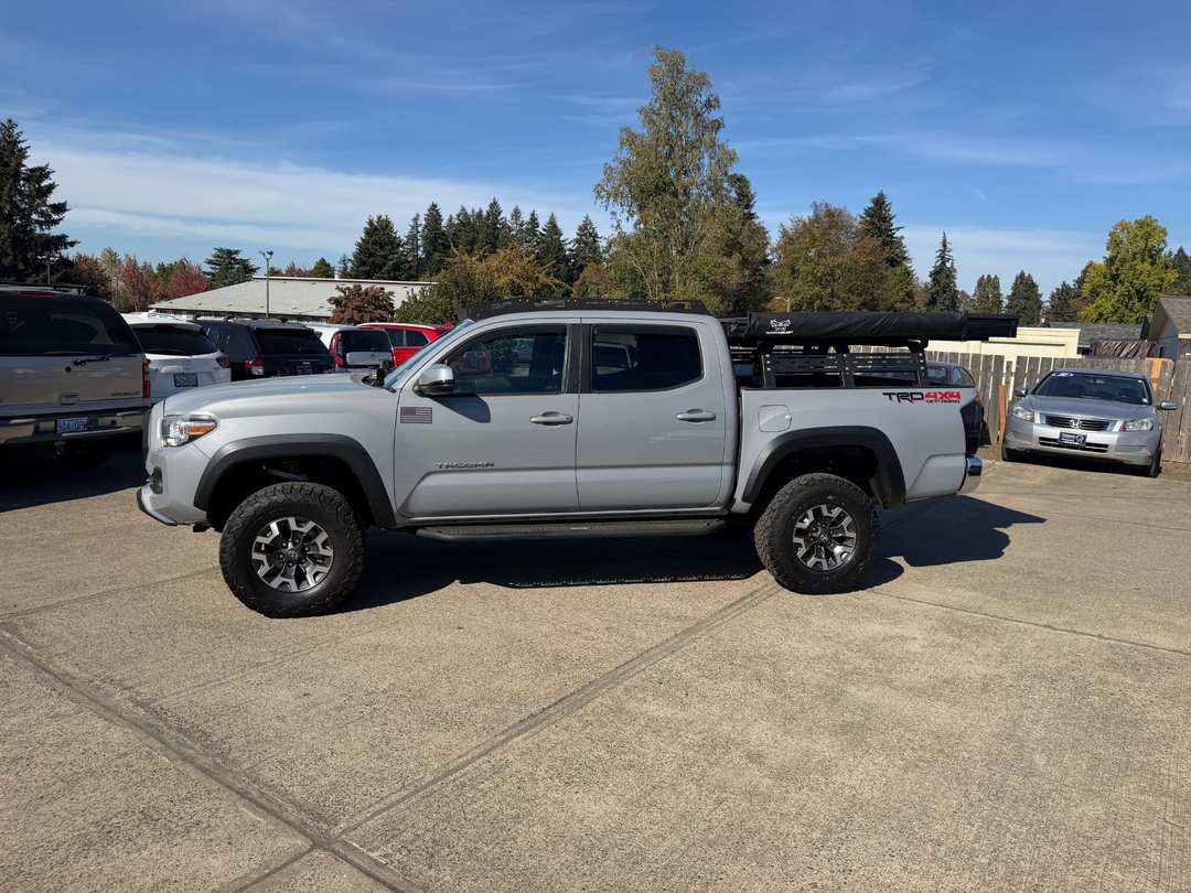 2018 Toyota Tacoma Double TRD OFFROAD 5 FT - Image 2