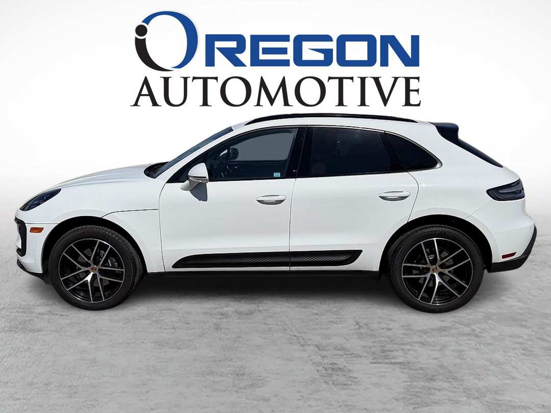 2025 Porsche Macan - Image 2