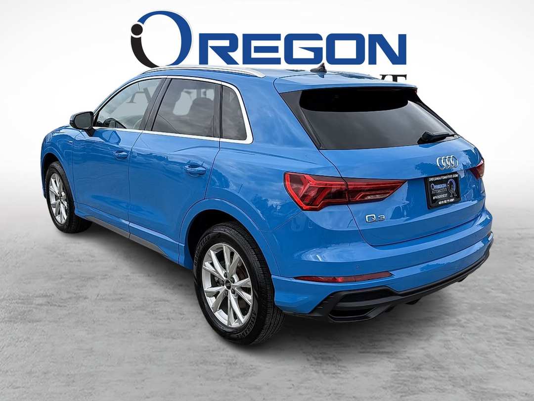 2023 Audi Q3 45 TFSI S LINE PREMIUM - Image 3