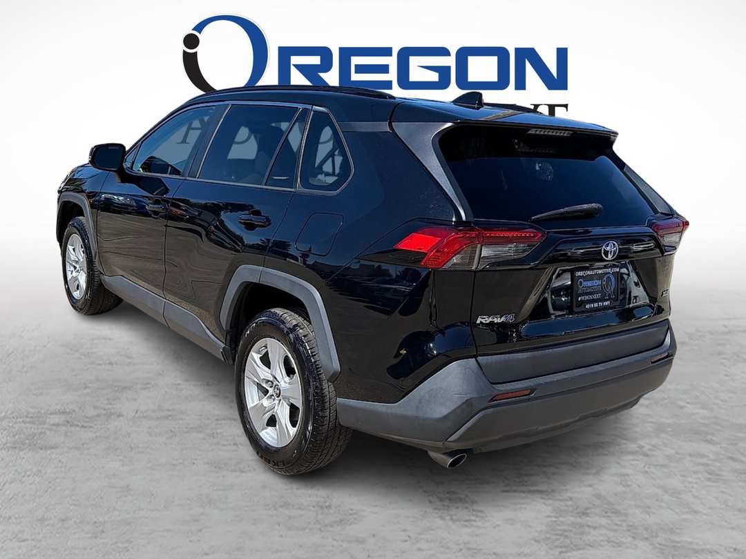 2019 Toyota Rav4 XLE - Image 3