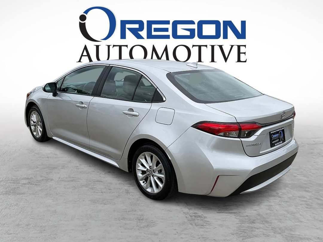 2022 Toyota Corolla XLE - Image 3