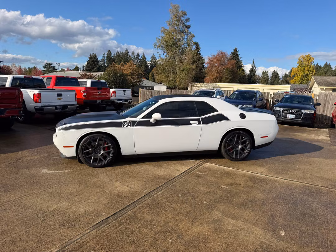 2018 Dodge Challenger 2 DR - Image 2