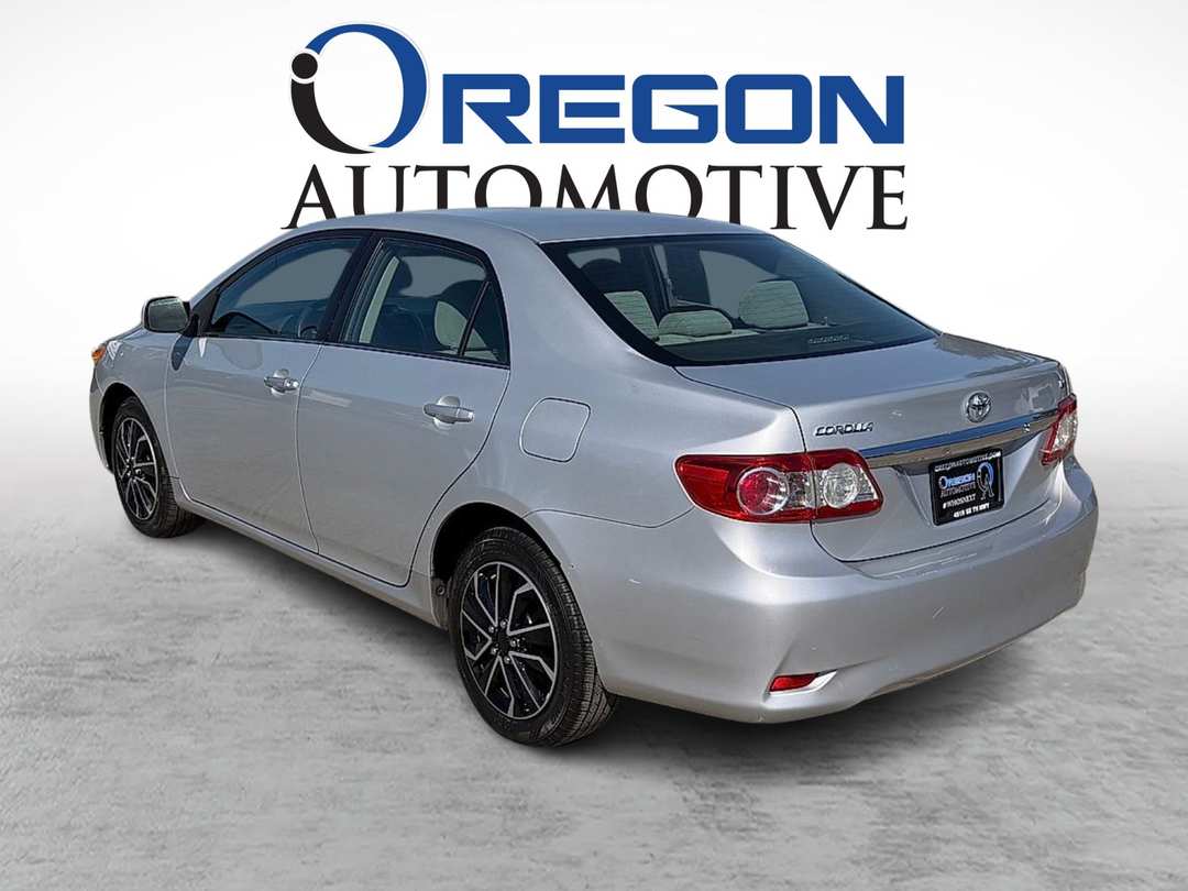 2013 Toyota Corolla LE - Image 3